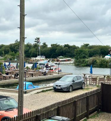 Horning Apartment | River breeze