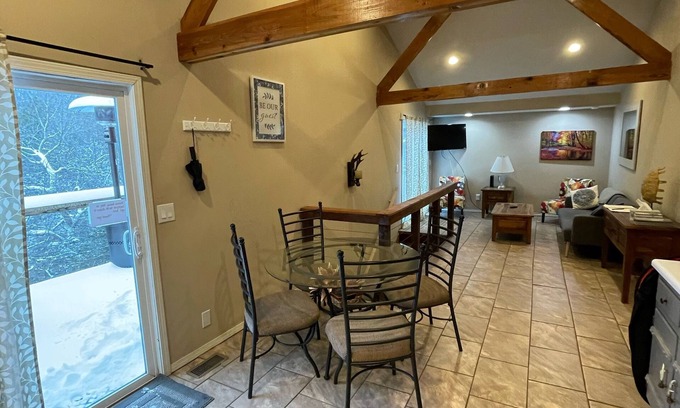 Brookline Station Cabin | River cabin w access. close to town. 35 foot deck