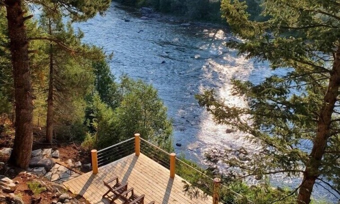 Gallatin Gateway Cabin | River Front Cabin- Family, Fishing & Outdoor Haven- Near Big Sky Ski Resort