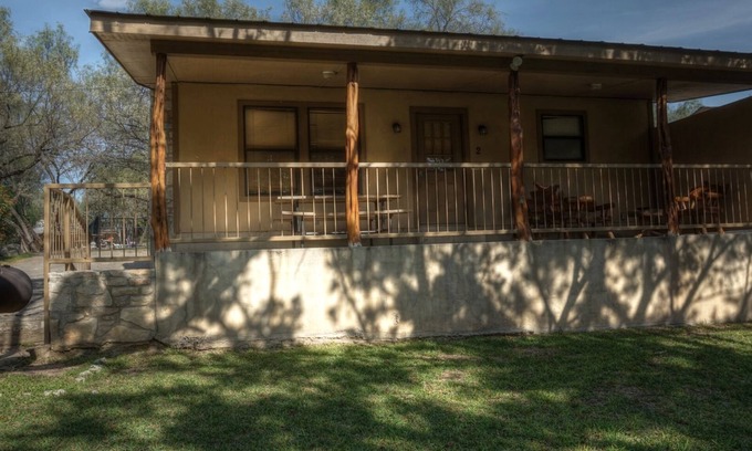 Sabinal Cabin | River Front cabin with access to shared pool!