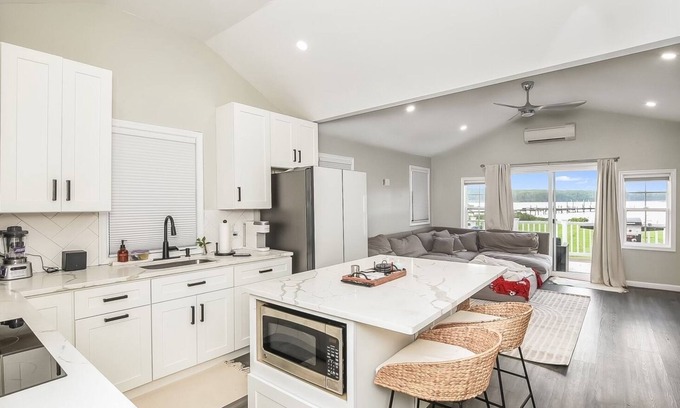 James Madison House | River House Oasis