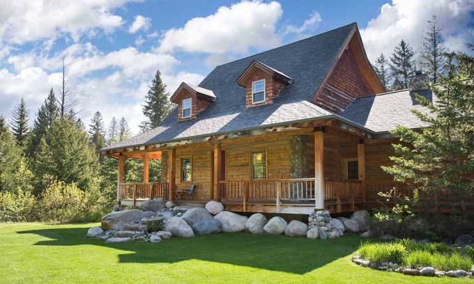 Nye House | River Island House - Luxury Mountain Riverfront Log Home, Nye, Montana