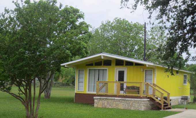 New Braunfels Cottage | River, Lake and Lovers...just two blocks from the River! NEW LOWER RATES!!