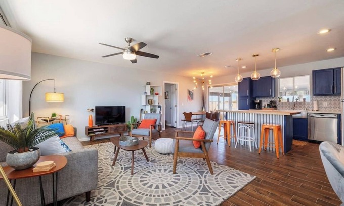 Joshua Tree House | River Moon Retreat - Hot Tub, EV charger, Pool Table