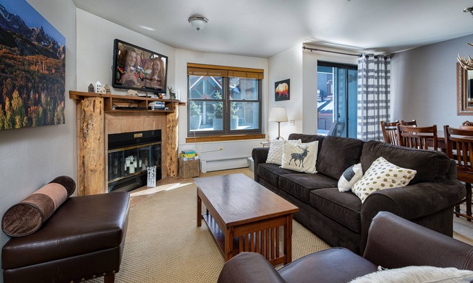 Historic District Condo | River Mountain Lodge Colorado Trail Condo: Ski-In, Downtown Breck