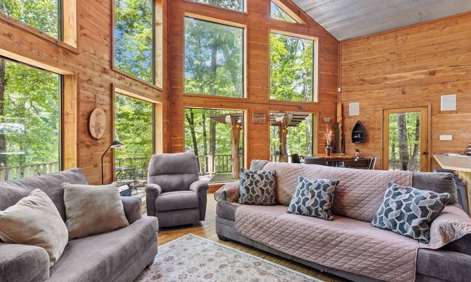 Murfreesboro House | River Retreat 3-bedroom house on 5 acres in Murfreesboro, with kayaks and canoes