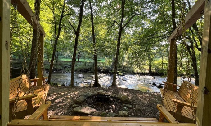 Traphill House | River Retreat near Stone Mountain