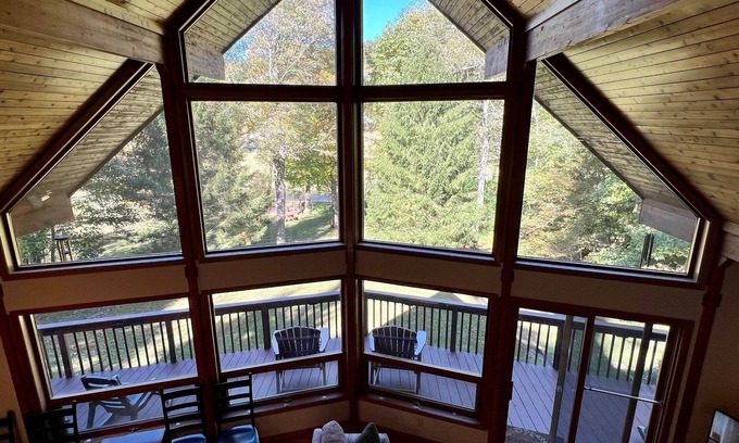 Boone Ski Chalet | River Ridge B-28 Riverfront, firepit, jacuzzi.