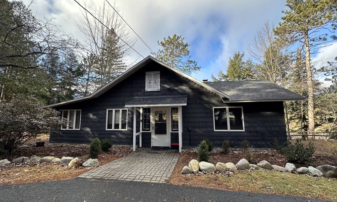 Wilmington House | "River Rose" - Riverfront Ranch, 5 Minutes to Whiteface!