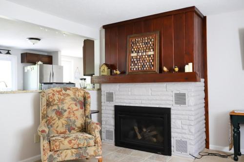 Mayfield House | River's Edge Hot tub dock trout fishing