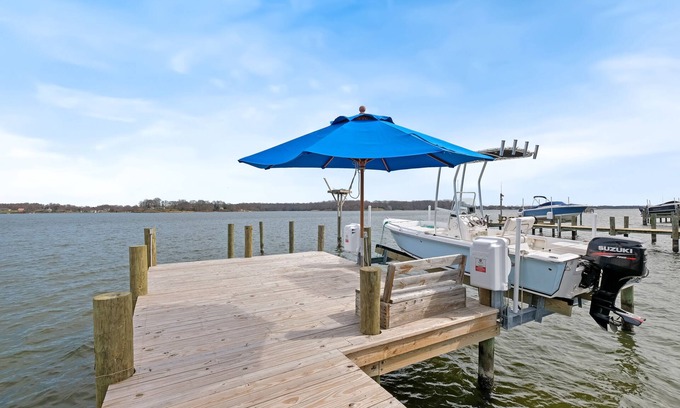 Selby-on-the-Bay House | River's Edge - Newly renovated 3BR Waterfront Retreat with Pool