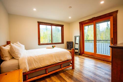 Blue River House | River Safari Eagles Nest