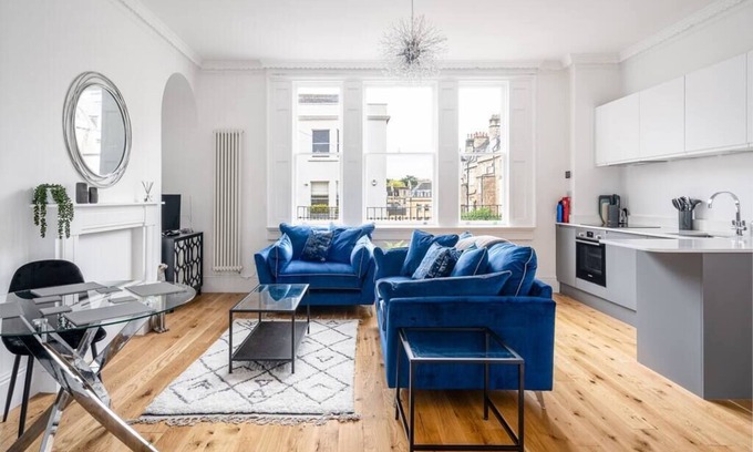 Upper Town Apartment | River Street View Sum