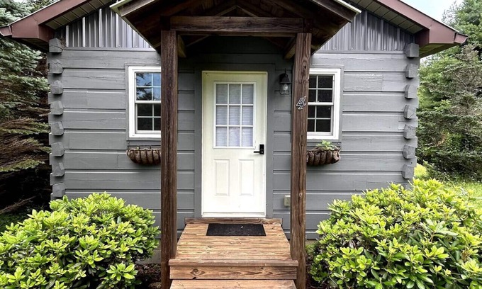 Meadows Of Dan Cabin | River Walk Cabins: Flower Cabin