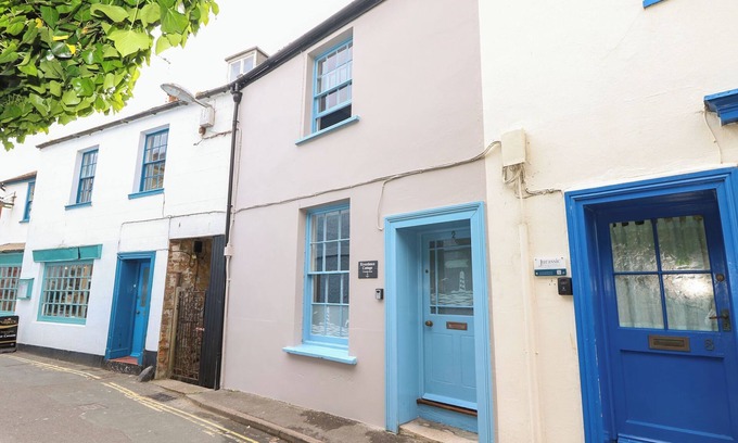 Lyme Regis Cottage | RIVERDANCE COTTAGE, pet friendly, with open fire in Lyme Regis