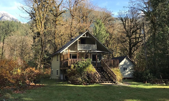 Gold Bar Cabin | Riverfront Cabin with Hot Tub & AC on 2 Acres. Pet Friendly. Back-up Generator.