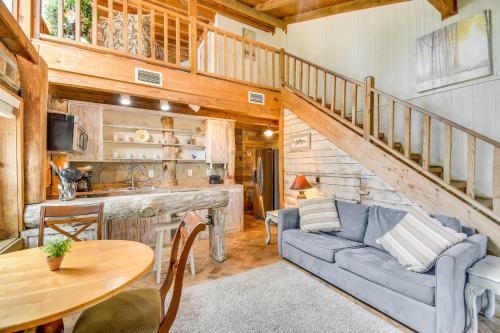 Fairhope House | Riverfront Deck Outdoor Retreat in Fairhope!