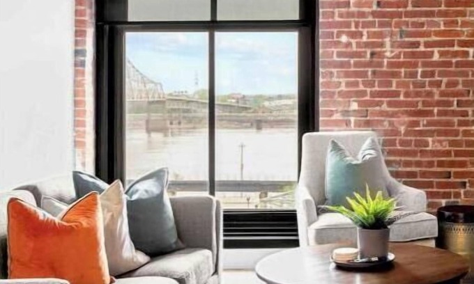 Downtown St. Louis Apartment | Riverfront DWTN Loft - W/D- Gated Parking