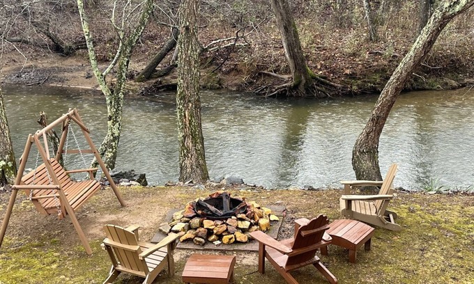Choestoe Cabin | Riverfront Log Cabin with Hot Tub-Tubing on the River, Pet Friendly.