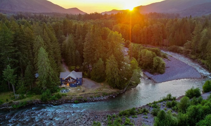 Mount Hood Village House | Riverfront Retreat - Sauna, HotTub, Game Rm, Pets