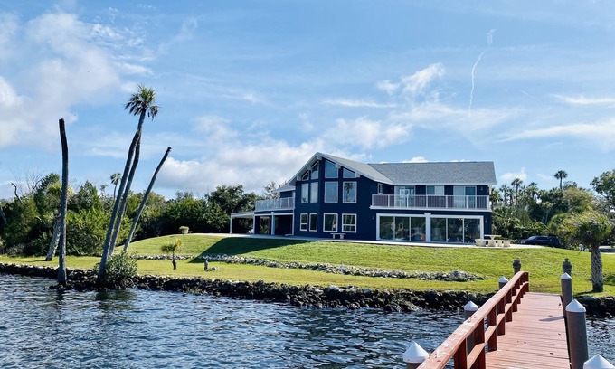 Homosassa House | Riverfront views. Sleeps 12 with private dock.