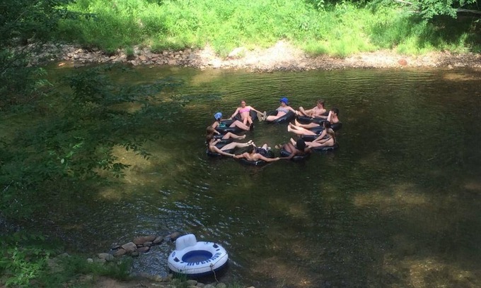 Burnsville Cottage | Rivers Edge Cabin, Swimming, Tubing, Fishing, Fire Pit, Grill, Wi-Fi, Relaxing!