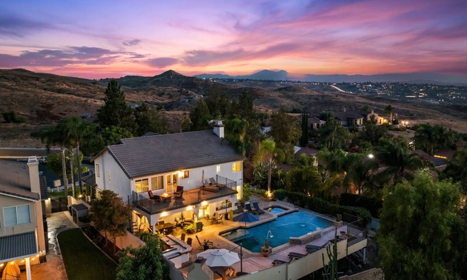 Estates at Canyon Crest House | ~Riverside Golden Hour Oasis~MovieTheater~Pool/Hot Tub