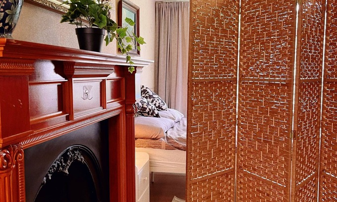Hillingdon Apartment | Riverside Holiday Home Close Heathrow/Close West Drayton/on Elizabeth Line