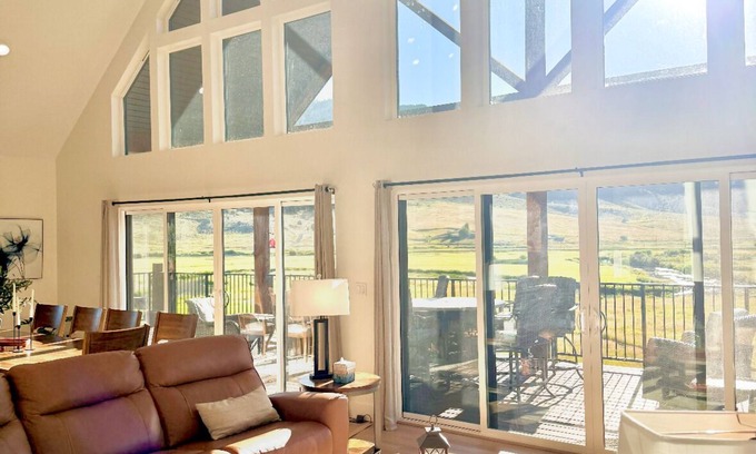Lava Hot Springs Cabin | Riverside Luxury: Modern Mountain Retreat with Hot Tub and 3 King Suites!