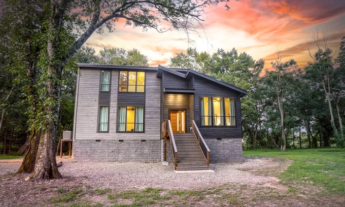 Broken Bow Cabin | Riverside Retreat near Broken Bow - Hot Tub, Riverfront, Sleeps 14