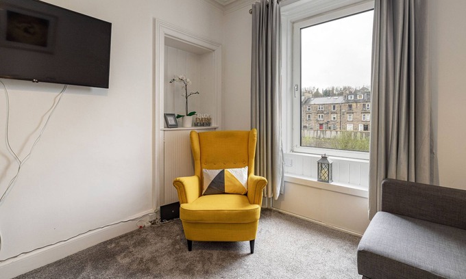 Hawick Apartment | Riverside - sleeps 6 guests in 2 bedrooms