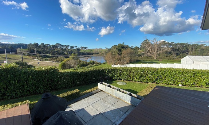 Riverhead House | Riverview Getaway