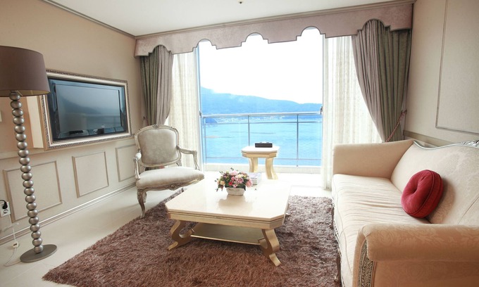 Irun-myeon Hotel | Riviera Hotel Geoje