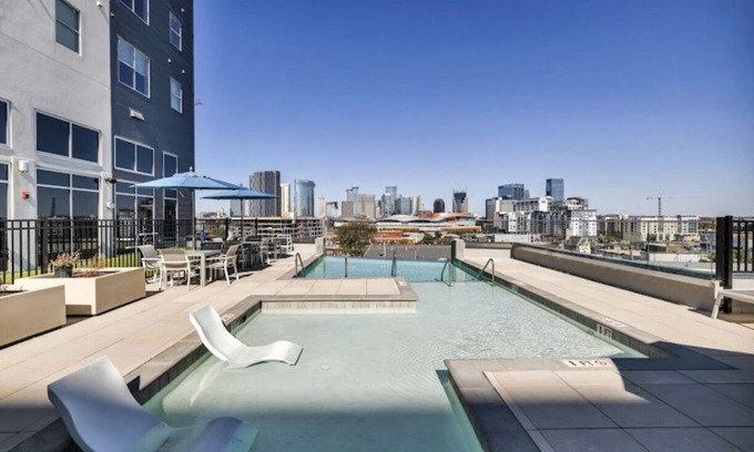 Downtown Nashville Apartment | Rivieria Nashville 1BD Suite W/Free Parking & Pool