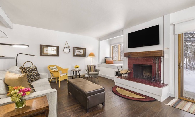 Moose Wilson Road Condo | RMR: Hawthorne 214 Condo in The Aspens/Wilson,WY