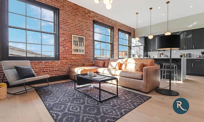 Arts/Warehouse District Hotel | Roami at Brassline Near French Qtr #21