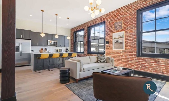 Arts/Warehouse District Hotel | Roami at Brassline Group Friendly #83