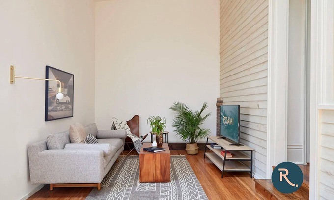 Faubourg Marigny Hotel | Roami at The Mandeville | 2BR w/Balcony #04