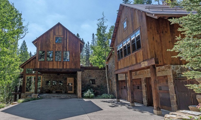 Mountain Village House | Robber's Roost- Sprawling, Ski In/Out, Arcade, Pool Table, & More!