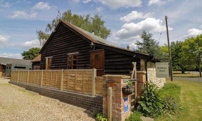 Quedgeley Cottage | Robbie's Barn