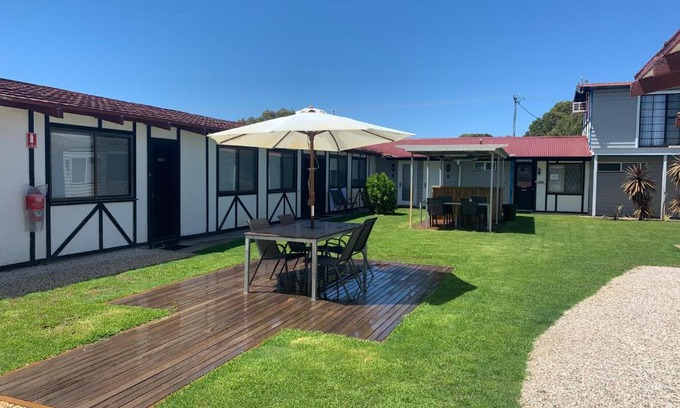 Waterhouse Hotel | Robe Nampara Cottages