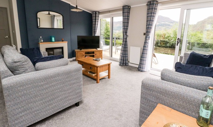 St Fillans Cottage | ROBIN LODGE, family friendly, with a garden in St Fillans