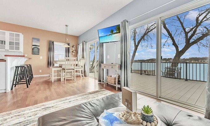 Spirit Lake House | Rock`n Reel on East Lake Okoboji