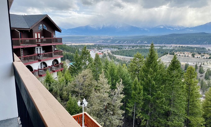 East Kootenay Hotel | Rocky Mountain Springs Lodge