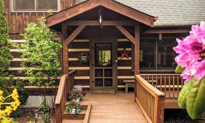 Seven Devils Cabin | Rocky Roost - OWNER Managed! 3BR 3BA, Fireplace, Pool Table, Fire Pit, Darts.