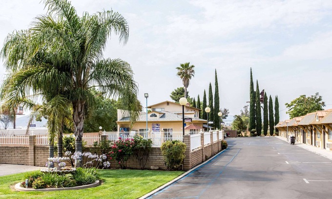 Beaumont Hotel | Rodeway Inn Beaumont 1-10