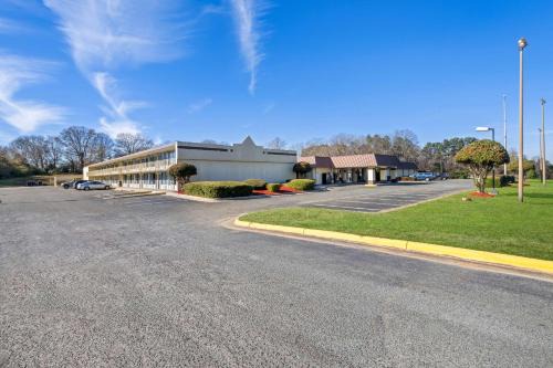Monroe Hotel | Rodeway Inn Monroe