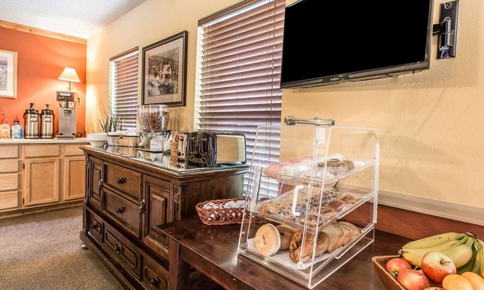 Glenwood Springs Hotel | Rodeway Inn Rifle