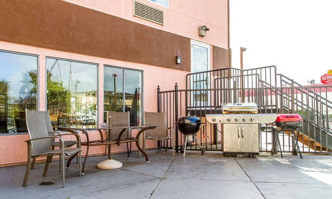 Hayward Hotel | Rodeway Inn & Suites