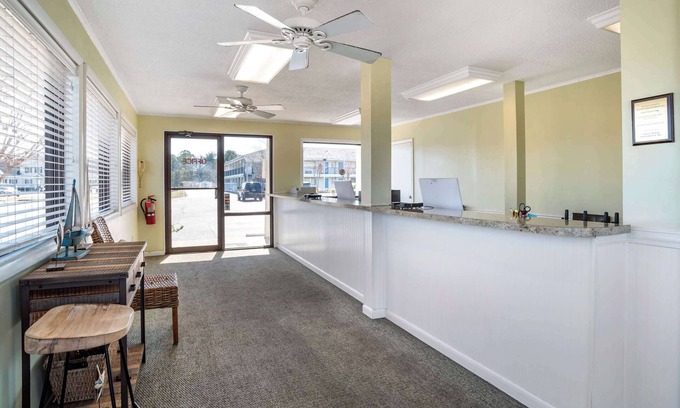 Rehoboth Beach Hotel | Rodeway Inn & Suites Rehoboth Beach